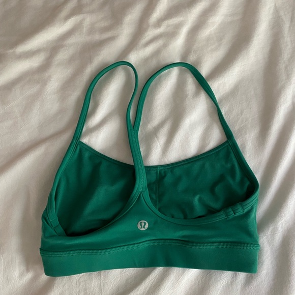 GREEN LULULEMON FLOW Y BRA size 2 worn once
casacadia green - Picture 2 of 2